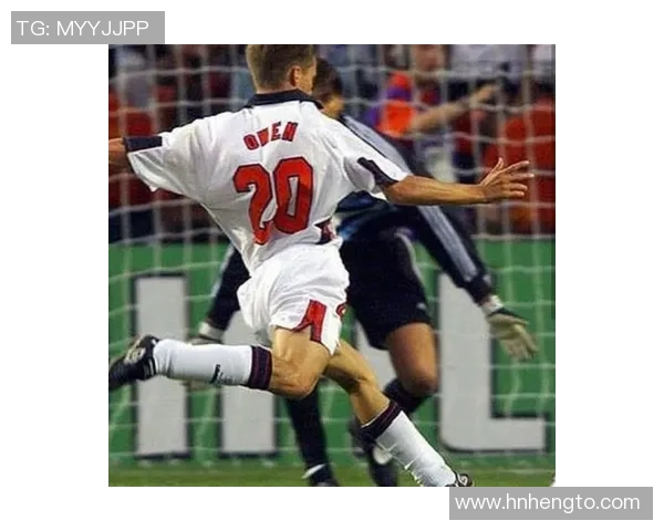 足坛巨星劲射瞬间全场沸腾震撼镜头展现非凡射门技艺