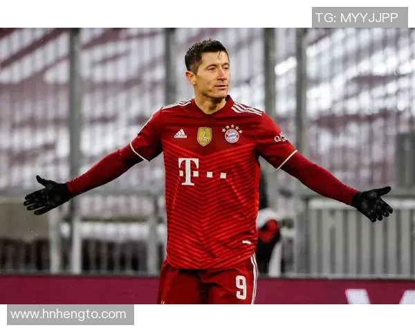 2025年全球足球十大球星排名揭晓 谁是当今足坛最强之人